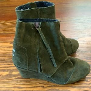 Tom’s Booties: Lightly Worn Size 7 extremely comfortable